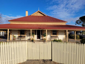 Sunset Ridge Accommodation -Rockville Homestead